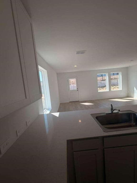 Building Photo - 848 Lynx St