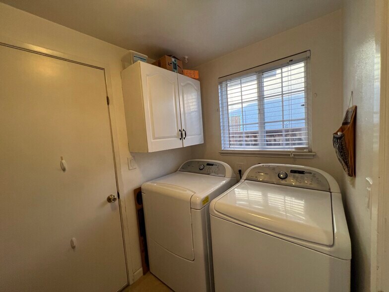 Washer-Dryer - 1642 Tahoe Dr