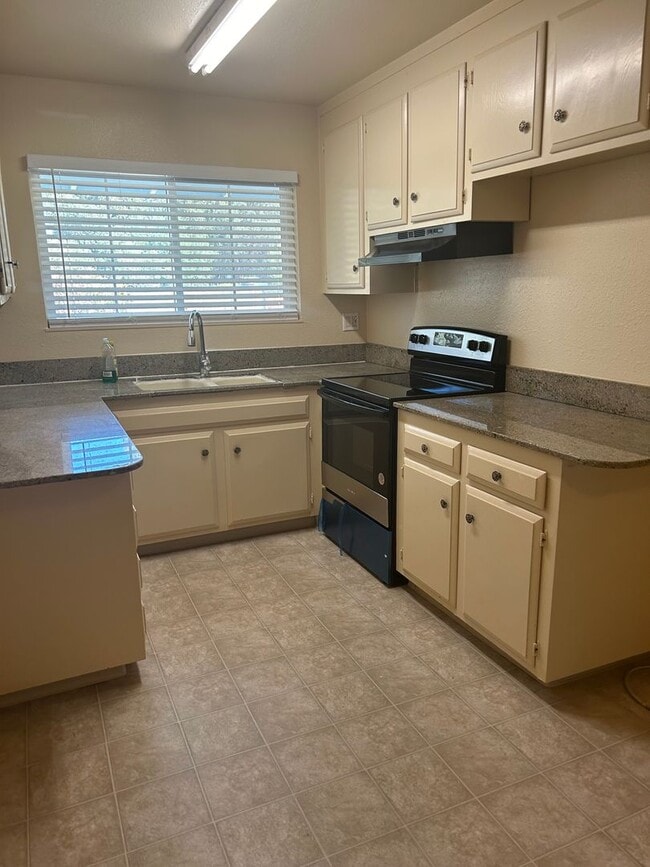 Building Photo - Corner Lot Home