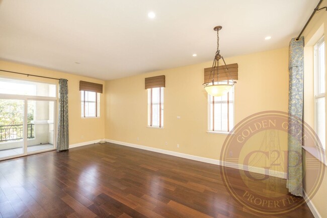 Building Photo - Sunset - 3 BR, 3.5 BA Townhouse 2,225 Sq. ...