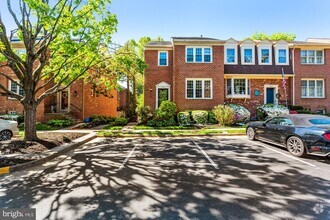 Building Photo - 10145 Oakwood Chase Ct