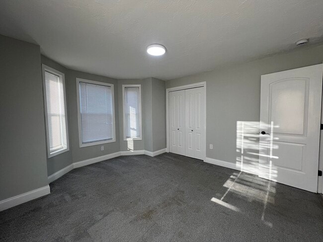 Building Photo - 318 Main St