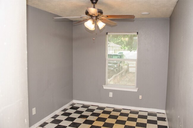 Building Photo - 306 Willowick St
