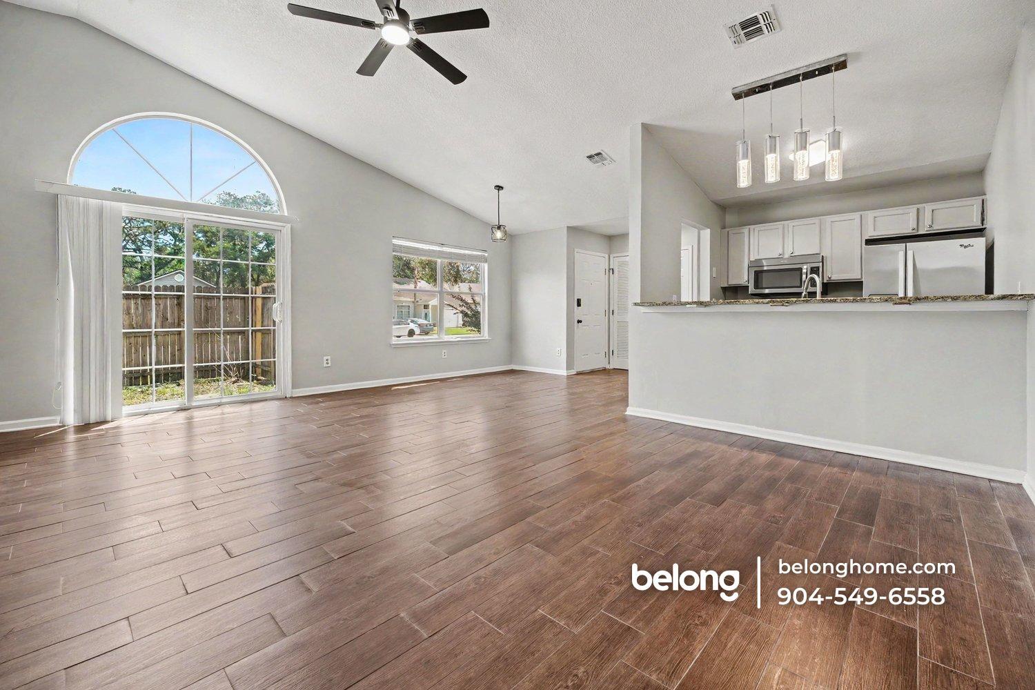 Building Photo - 7641 Rain Forest Dr N