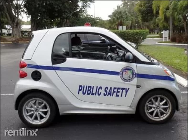 Building Photo - 2810 N Oakland Forest Dr