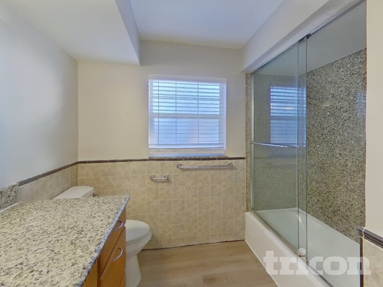 Building Photo - 7102 Woodfield Dr