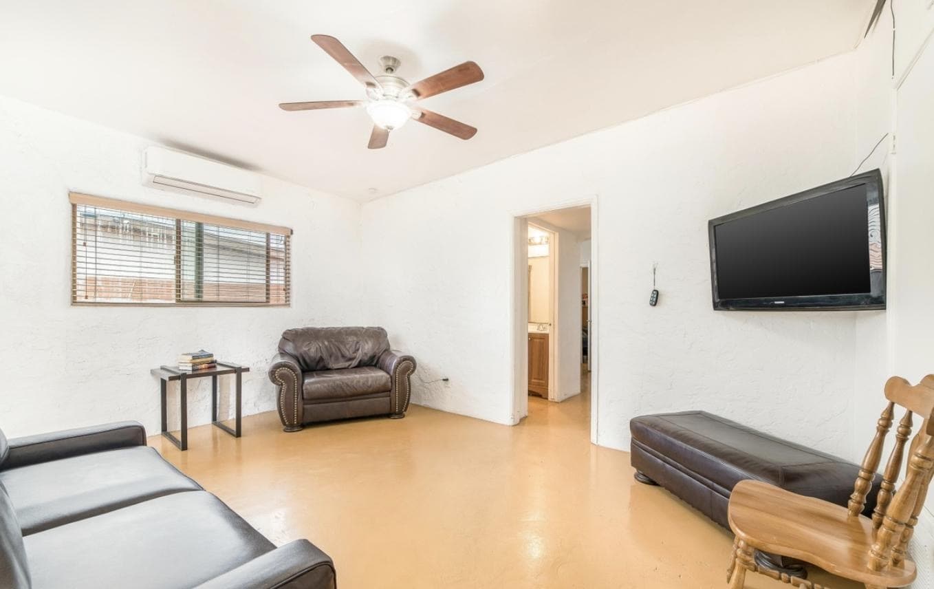 Building Photo - 415 E 23rd St