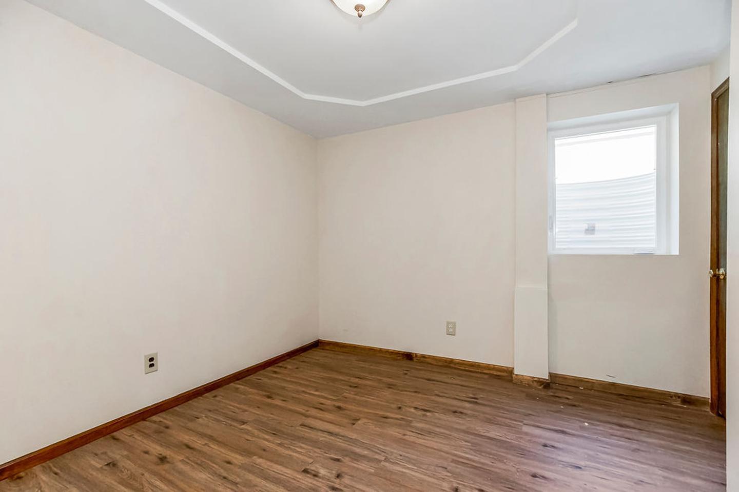 Building Photo - Spacious Shawnee Home Near Mill Creek Stre...