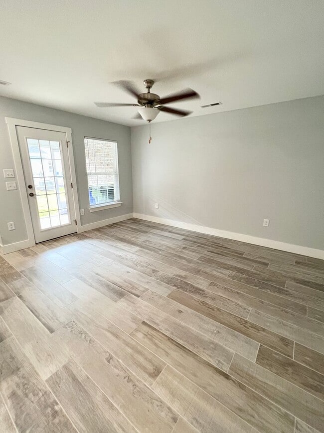 Building Photo - MOVE IN READY - FOUR Bedrooms! Master suite on both levels! NEW CONSTRUCTION! Great Conway Location!