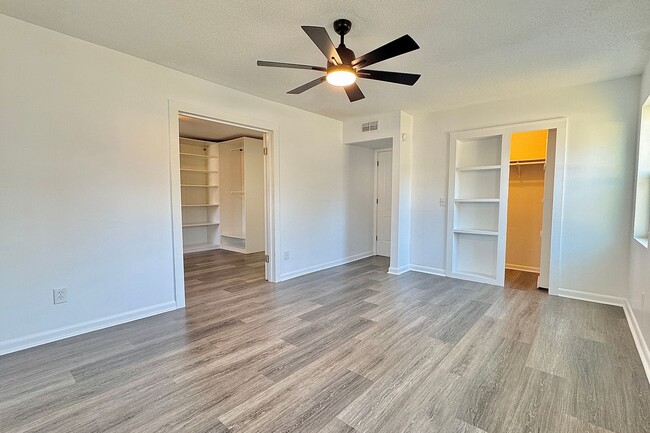 Building Photo - AVAILABLE NOW! (Pet Friendly)