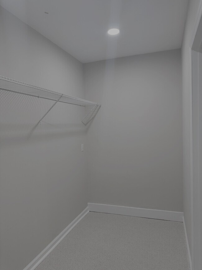Building Photo - 1408 Suterland Rd