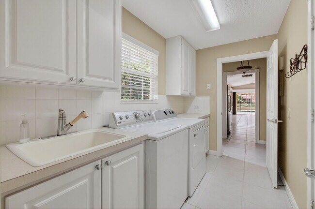 Building Photo - 8148 Montserrat Pl