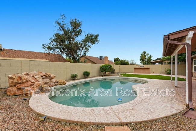 Building Photo - 4425 E Douglas Ave