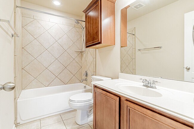 Building Photo - 8707 Roswell Ridge