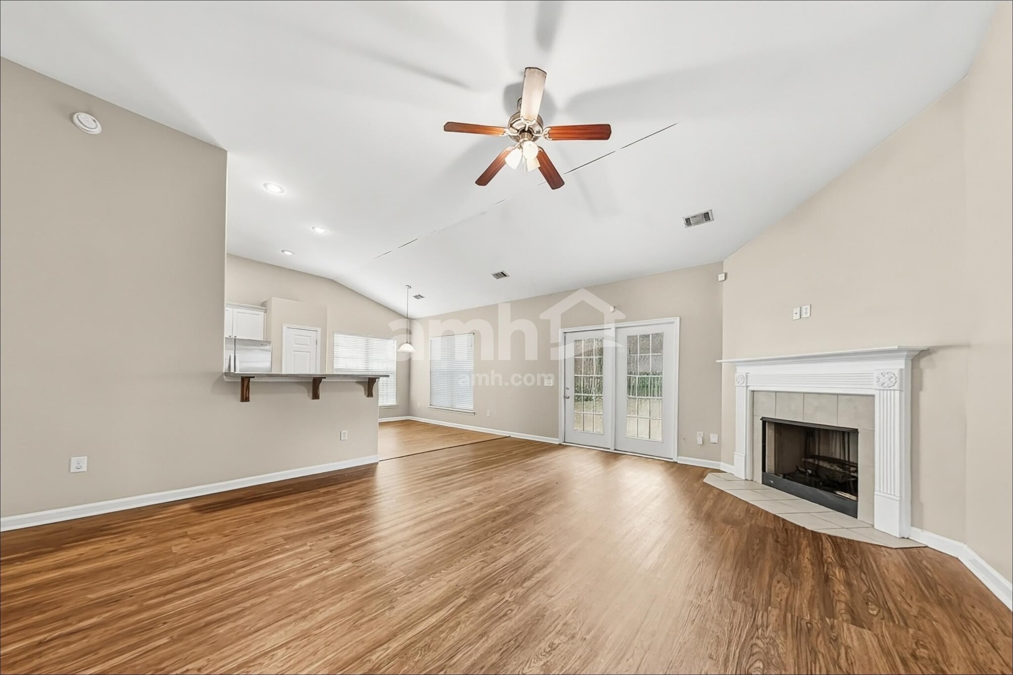 Building Photo - 1555 Bradley Blvd