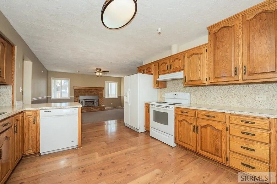 Building Photo - 679 Troy Ave W