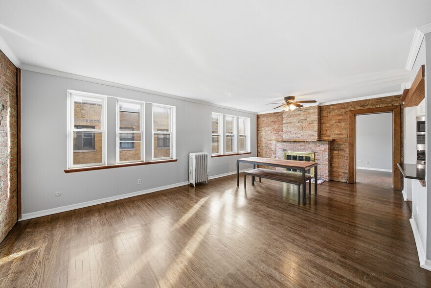 Building Photo - 724 W Buena Ave