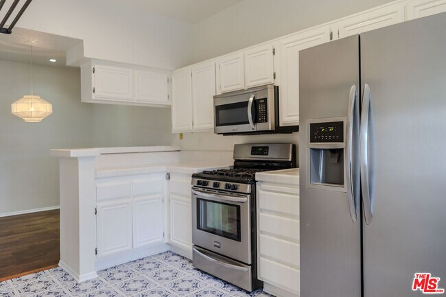 Building Photo - 5782 Oak Bank Trail