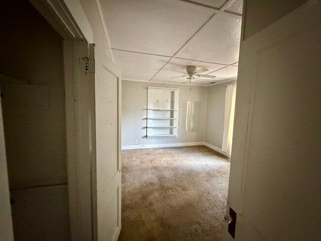 Building Photo - 2 Bed 1 Bath House