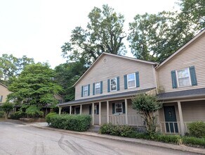 Building Photo - Adorable 2-Bed 2-Bath Condo near UGA