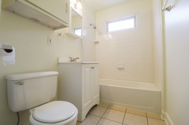 Building Photo - Beautiful Brookside duplex unit - NO PETS