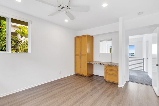 Building Photo - 3 Bed 3 Bath Ocean View, Penthouse "Mark Singer" Residence in Downtown Laguna Beach