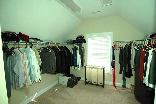 Building Photo - 2575 Walden Estates Dr