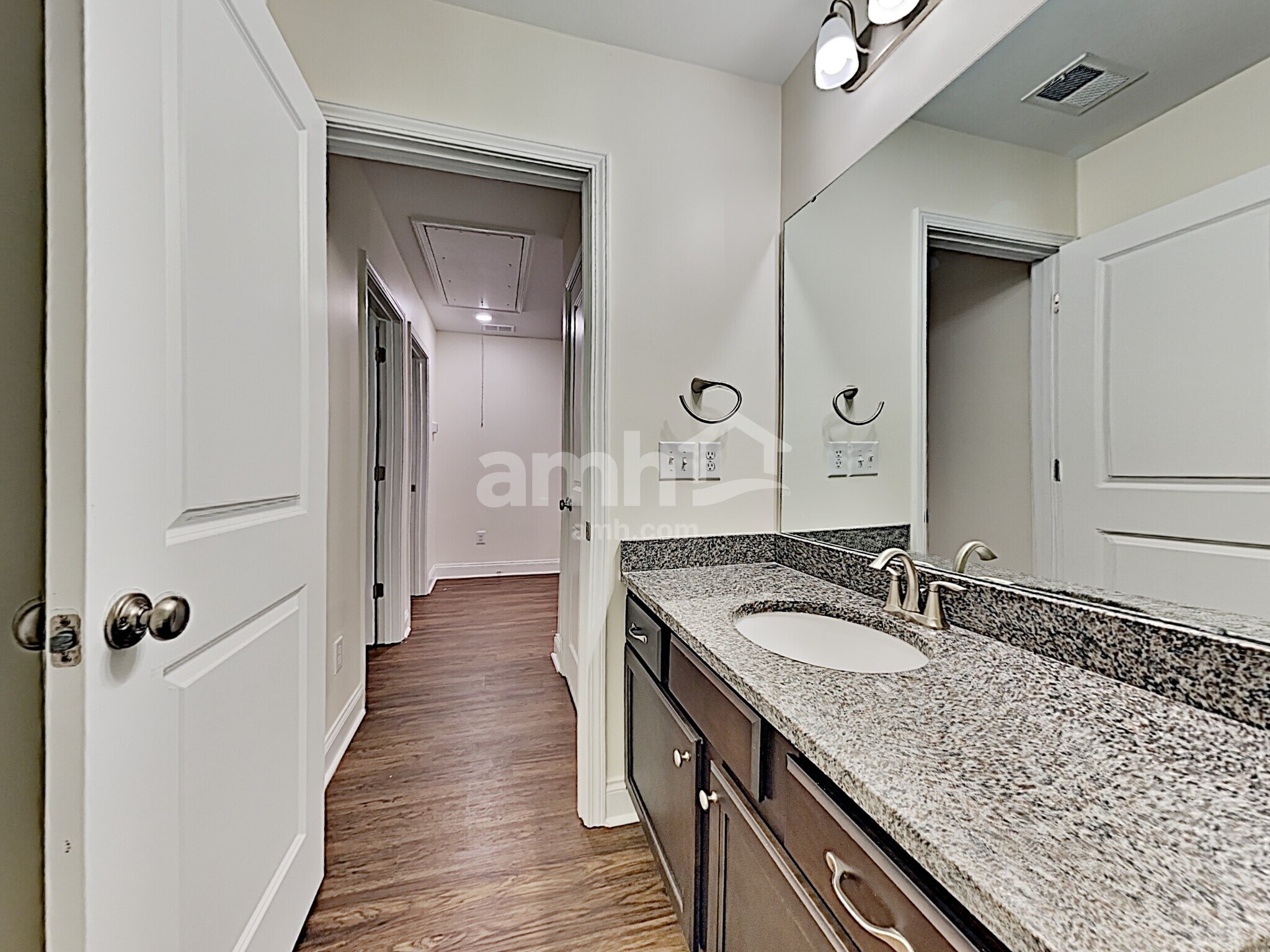 Building Photo - 121 Sweet Gum Dr