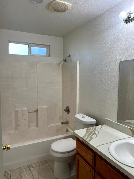 Building Photo - 657 Chestnut St