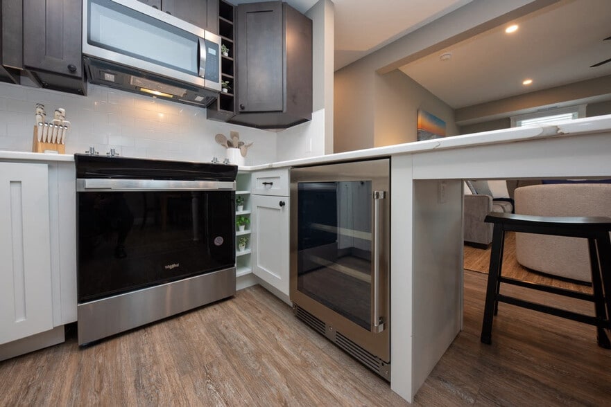 Building Photo - 1142 Simpson Ave