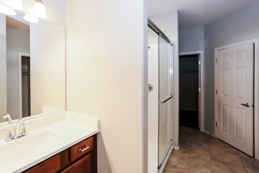 Building Photo - 7213 W Jones Ave