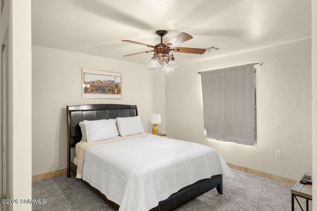 Building Photo - 2561 Desert Cove Pl