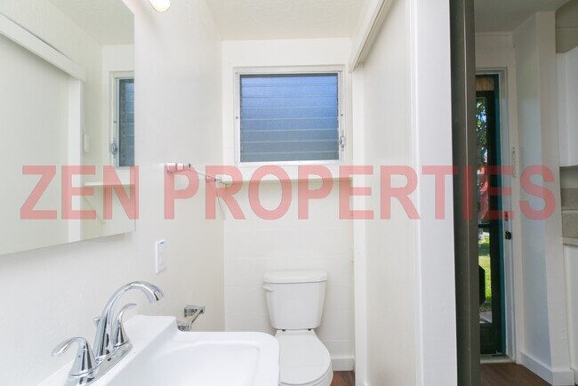 Building Photo - 1379 Hunakai St