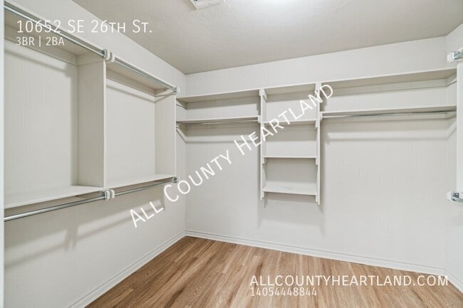 Building Photo - 10652 SE 26th St