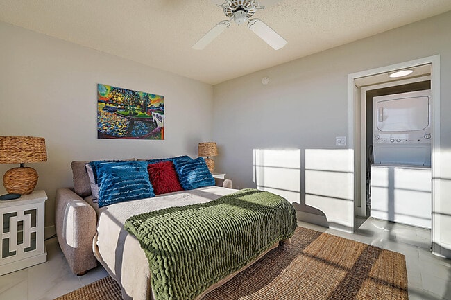 Building Photo - 575 Oaks Ln