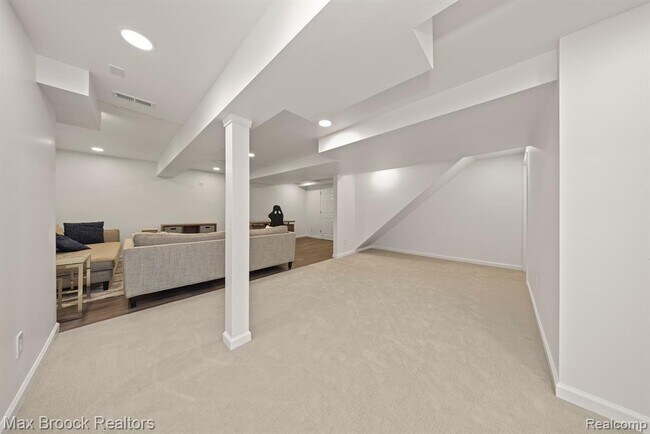 Building Photo - 29349 Douglas Dr