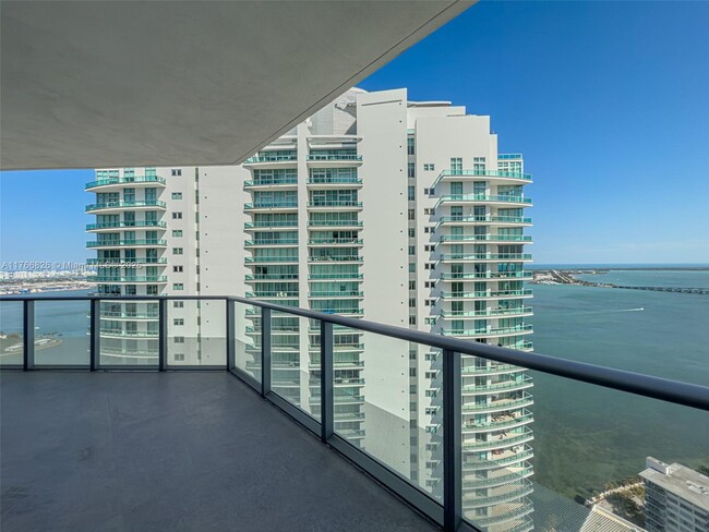 Building Photo - 1300 Brickell Bay Dr