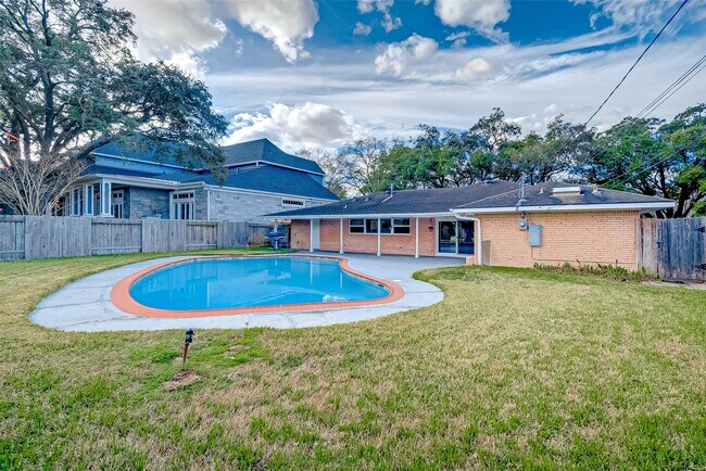 Building Photo - 5007 Cheena Dr