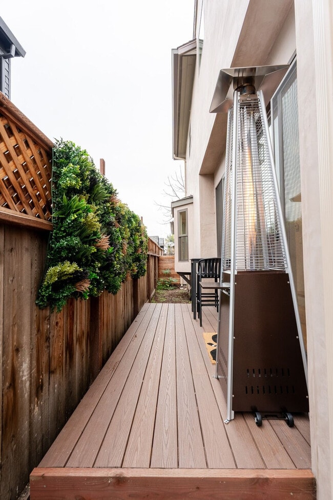 Building Photo - 2732 Fair Oaks Ave