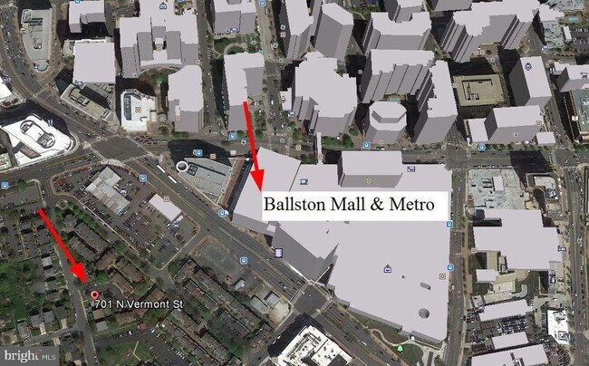 Building Photo - 701 N Vermont St