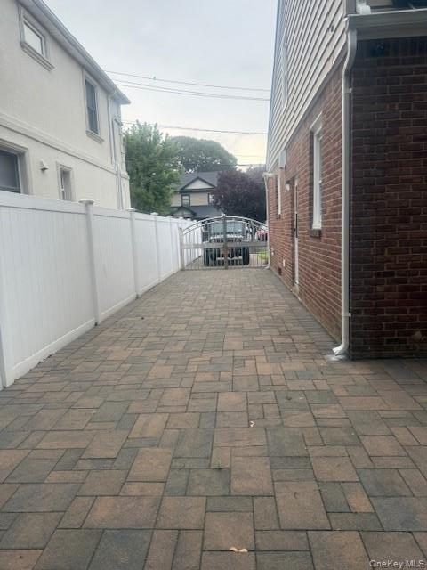 Building Photo - 302 Oakford St