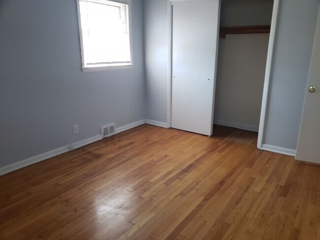 Building Photo - 5618n27M