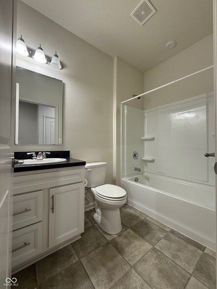 Building Photo - 4879 Larkspur Dr