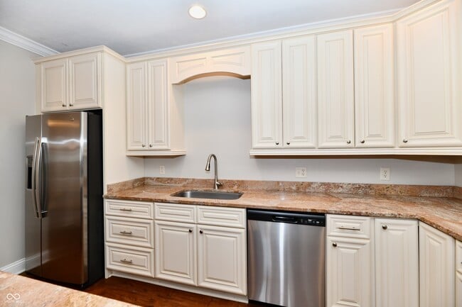 Building Photo - 8555 One W Dr