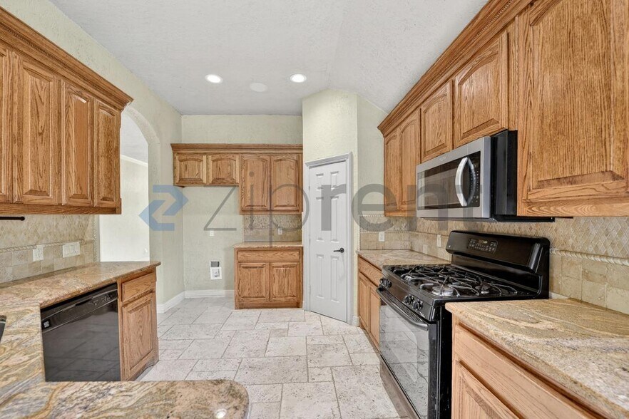 Building Photo - 6592 Clydesdale Ct