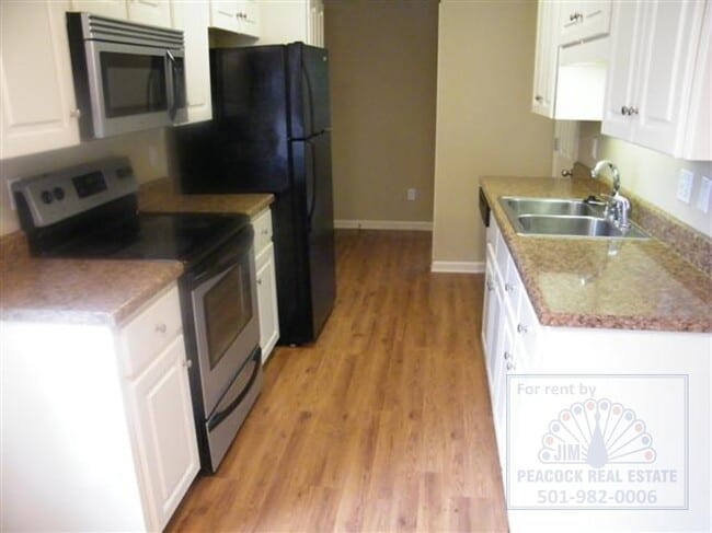 Building Photo - 220 Natalie Ln