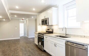 Building Photo - 36 Monmouth St