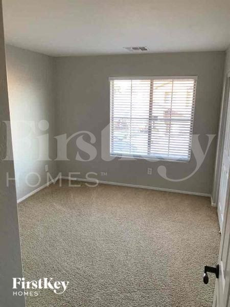 Building Photo - 18021 W Sunnyslope Ln