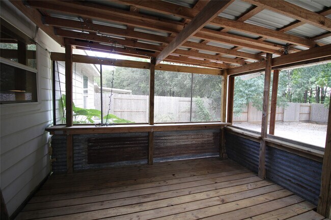 Building Photo - 16405 Sun View Ln