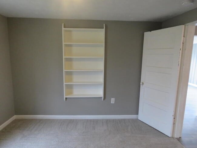 Building Photo - 106 Persimmon Way